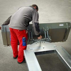 Snow blade for forklift truck