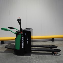 Pallet truck with platform and barriers