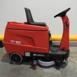 Scrubber-dryer with seated operator